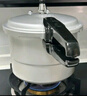 雙喜 高壓鍋鋁合金燃?xì)怆姶艩t通用防爆家用壓力鍋24CM/7.5L【蒸格款】 曬單實拍圖