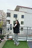 鴨鴨（YAYA）時(shí)空道宇連帽情侶羽絨服男女短款防風(fēng)保暖冬季新款韓版寬松面包服 星空黑色 L 【建議130-150斤】 曬單實(shí)拍圖