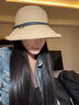 范詩(shī)奧春夏赫本風(fēng)文藝簡(jiǎn)約遮陽(yáng)草帽女可折疊盆帽卷邊漁夫帽子防曬太陽(yáng)帽 米色      前長(cháng)后短草帽 55-58CM 曬單實(shí)拍圖