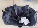 lululemon丨On My Level 女士桶型行李包 拒水 LW9EVAS 黑/金 O/S 曬單實(shí)拍圖