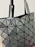 三宅一生（ISSEY MIYAKE）LUCENT女包經(jīng)典六格單肩斜挎手提電腦包大容量 送女友七夕禮物 金屬灰 AG053 91 曬單實(shí)拍圖