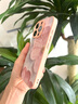 素洛適用蘋(píng)果16Promax手機(jī)殼高級(jí)感夏天油畫(huà)花朵iPhone15plus小眾創(chuàng)意ins風(fēng)14Pro女神氣質(zhì)13液態(tài)玻璃12 【玻璃砂粉色】油畫(huà)白底-粉粉花 iPhone 15 Pro 曬單實(shí)拍圖