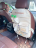 范爺家汽車座椅后背收納袋卡通車載掛式防踢墊車用后排多功能置物收納包 曬單實(shí)拍圖