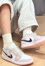 耐克（NIKE）Jordan官方喬丹時髦AJ1板鞋女子輕松假日風(fēng)運動鞋新款 IB8859 101白/礦石灰/白/柔粉/淡紫色 40 曬單實拍圖