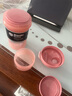 Blender Bottle 蛋白粉搖搖杯運動水杯 便攜健身水壺大容量刻度塑料杯帶粉盒杯子 粉色二代組合款22oz640ml 曬單實拍圖