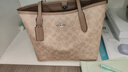 蔻馳【官方授權(quán)店】coach女包City23女士單肩手提包印花托特包送女友 CU759SVPWH奶茶色 曬單實(shí)拍圖