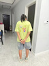 G.DUCKKIDS女童夏季短袖套裝2025新款中大童學(xué)生洋氣女孩牛仔中褲休閑套裝 綠色[背后卡通人T恤]+牛仔短褲 120 建議身高110-120cm 曬單實拍圖