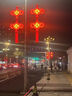 亮圖市電款220V戶外單邊LED中國結(jié)路燈桿裝飾燈發(fā)光中國結(jié)塑料防水紅燈籠路燈 單邊飄須款(福) 市電款 220V 曬單實拍圖