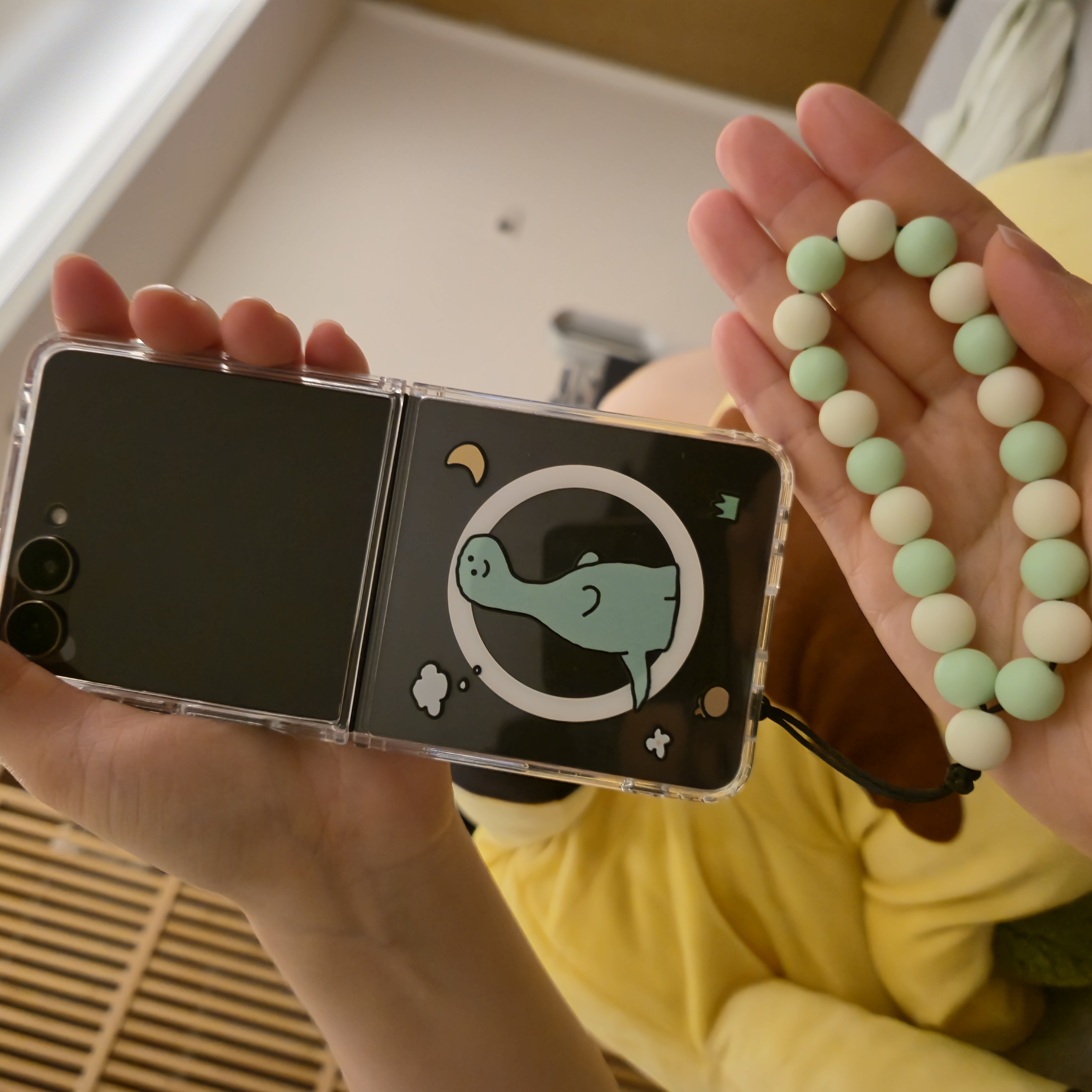 三星（SAMSUNG）Galaxy Z Flip7 超大視野智能外屏5000萬超清主攝多模態(tài)Galaxy AI 徐明浩同款 纖薄設(shè)計(jì)折疊屏手機(jī) 秘影黑 12GB+256GB 享以舊換新補(bǔ)貼 曬單實(shí)拍圖