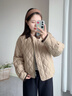 波司登（BOSIDENG）2025新款輕薄羽絨服女短款90絨翻領(lǐng)菱格巴恩風(fēng)保暖外套B250135332 金沙卡其|7C91【暢銷色】 M 165/88A 曬單實拍圖