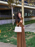 香微（XIANGWEI）送媽媽生日禮物實用母親婆婆40長輩50歲女士手提包包女包2025新款 米白色【禮袋禮盒裝+花束絲巾】 【送長輩的暖心禮物】 曬單實拍圖