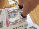 耐克（NIKE）Air Jordan 1 灰白AJ1男女同款復(fù)古低幫潮流運(yùn)動(dòng)鞋 DC0774-105 42 曬單實(shí)拍圖