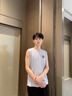 名創(chuàng)優(yōu)品（MINISO）冰絲背心男夏季透氣網(wǎng)眼涼感防曬無(wú)袖t恤運(yùn)動(dòng)跑步戶(hù)外健身馬甲薄 淺灰(迷宮方塊胸標(biāo)) L /175(名創(chuàng)優(yōu)品品控嚴(yán)格) 曬單實(shí)拍圖