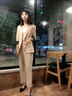晨芙小西裝外套女中袖休閑職業(yè)裝西服套裝氣質網紅款時尚主持人工作服 88237杏色西裝+九分褲 M 建議90-100斤 曬單實拍圖