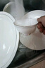 景探景德鎮(zhèn)碗碟套裝家用釉下彩輕奢碗盤(pán)整套骨瓷餐具套裝結(jié)婚喬遷禮品 金色時(shí)光圓形【釉下彩】 56件套 曬單實(shí)拍圖