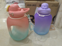 物生物（RELEA）運動(dòng)水壺Tritan健身水杯大容量大肚杯子吸管杯耐高溫便攜塑料杯 早春櫻粉-提繩款1.6L 曬單實(shí)拍圖