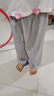 拉比（Labi Baby）兒童長(zhǎng)褲防蚊褲春夏燈籠褲冰絲透氣防曬束口長(zhǎng)褲 淺灰120 曬單實(shí)拍圖