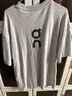 On 昂跑 Club-T 男款經(jīng)典運動(dòng)風(fēng)柔軟親膚舒適休閑T恤 Crater 隕石灰 L 曬單實(shí)拍圖