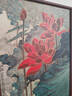 裕墨堂吳應貞荷花圖 銅板雕掛畫宋式美學客廳玄關(guān)背景墻裝飾框畫 金線荷花圖 成品尺寸：62*122厘米 金星紫檀木框 黃銅浮雕畫芯 曬單實拍圖