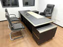 尚華仕老板桌辦公桌現代簡(jiǎn)約輕奢風(fēng)董事長(cháng)辦公室大班臺總裁辦公桌椅套裝 灰色維琴-鐵灰色 2.4米大班桌鋁合金包邊款 曬單實(shí)拍圖