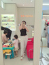bebe2025夏季新款女士排鉆綴飾開衩微喇九分長牛仔褲211007 本白 M 曬單實拍圖