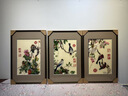 禮御友嘉手工刺繡郎世寧花鳥(niǎo)三聯(lián)高檔蘇繡成品掛畫(huà)茶室書(shū)房客廳沙發(fā)裝飾畫(huà) 三聯(lián) 每幅畫(huà)芯40*60cm帶框58*88cm 曬單實(shí)拍圖