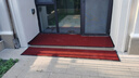 彼爾德高級入戶(hù)門(mén)口地墊門(mén)外大門(mén)口高端腳墊可裁剪防滑可沖洗除塵室外 方格暗紅【支持定制 任意裁剪】 240cm*120cm 1件數 【加厚收邊】 曬單實(shí)拍圖