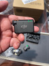 大疆（DJI）Mic Mini 無(wú)線麥克風(fēng) 專業(yè)錄音直播領(lǐng)夾無(wú)線小蜜蜂 手機(jī)相機(jī)單反vlog采訪降噪收音器 Mic Mini一拖二【手機(jī)直播禮包】 官方標(biāo)配【不含 Lightning 手機(jī)連接頭】 曬單實(shí)拍圖