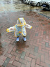 貝肽斯兒童雨衣防水防濕大帽檐雨披帶書包位卡通男女童幼兒園1-3-6歲 小黃鴨【加厚16絲+按扣+雙帽檐】 XS 曬單實拍圖