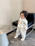 泰蘭尼斯秋季新品男寶寶赤足鞋寶寶鞋嬰幼兒學步鞋女寶寶防滑軟底步前鞋 白/杏色 21 內(nèi)長14.0適合腳長12.8-13.2 曬單實拍圖