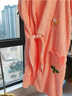 金日滿珊瑚絨浴袍刺繡女睡袍浴裙加厚浴巾柔軟吸水可裹家居睡衣四季浴衣 蜜蜂花朵浴袍【粉色】 曬單實(shí)拍圖