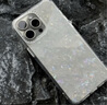 米弟 【輕奢高顏值】氣質(zhì)貝殼紋iphone16pro手機(jī)殼適用蘋果15proMax簡(jiǎn)約ins風(fēng)14新款13全包12保護(hù)套女 【高質(zhì)量】超仙白色貝殼紋-大孔 iPhone 16 Pro 曬單實(shí)拍圖