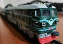 奧樂仿真火車模型電動軌道玩具套裝東風(fēng)4B經(jīng)典綠皮復(fù)古西瓜兒童節(jié)禮物 綠色車頭+2綠車廂+軌道 充電電池套裝 曬單實拍圖