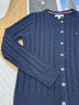 TOMMY HILFIGER【絞花肌理】25新款秋冬女條紋毛衣純色圓領針織開衫 【絞花開衫】藏青色DW5 S （推薦：100-110斤） 曬單實拍圖