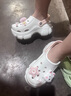 安尚芬孕婦防滑洞洞鞋女款沙灘足弓支撐eva防臭厚底包頭涼鞋夏季外穿女 白藍(lán)【西高地】 36 -37【標(biāo)準(zhǔn)碼】內(nèi)長240MM 曬單實拍圖