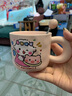 可愛fufu生日蛋糕馬克杯帶蓋勺陶瓷杯送女生高顏值有意義生日禮物 小豬生日蛋糕杯+勺 1個 350ml 曬單實拍圖