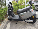 永久電動(dòng)摩托車2025新款72V黑金石墨烯長(zhǎng)續(xù)航NFC智能兩輪電摩電動(dòng)車 白色/1800W/雙碟剎 72V35A-全新黑金石墨烯-整車發(fā)貨 曬單實(shí)拍圖