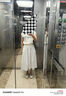 歌莉婭天絲T恤女初夏穿搭2025新款設(shè)計(jì)感條紋針織衫上衣1E5J5G300 05W米白 M 曬單實(shí)拍圖