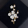紀詩(shī)哲（GIEVSZHE）梅花胸針高檔女優(yōu)雅氣質(zhì)母貝奢侈高端品牌別針西裝生日禮物送女友 雅致珍珠梅花胸針 禮盒裝 曬單實(shí)拍圖