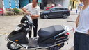 五羊五羊原裝踏板車摩托車125燃油電噴可上牌全新省油男女通用外賣車 五羊牌玉鉆款 黑色 下單送禮品 手續(xù)齊全 可上牌 曬單實拍圖