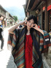 嬈蝶開衩旅游披肩女休閑百搭長(zhǎng)須斗篷小眾復(fù)古時(shí)尚波西米亞彩虹披肩 復(fù)古開衩巾-藏青 170*130cm 曬單實(shí)拍圖