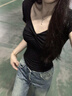 樂卡利黑色短袖t恤女上衣韓系扭結(jié)設(shè)計感小眾v領(lǐng)夏季純欲風辣妹修身短款 黑色M  推薦90-105斤 曬單實拍圖