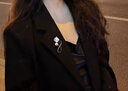 SHILUOZHEN七夕情人節(jié)禮物送女友愛人老婆胸針高檔女精致小眾防走光收腰別針 郁金香胸針-銀色【禮盒裝】 曬單實(shí)拍圖