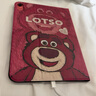 迪士尼（Disney） ipad11保護套pro2024款蘋果2025平板Air7硅膠軟殼帶筆槽適用可愛卡通 雙面彩繪書本式支架【不帶筆槽款】草莓熊440020 iPad第十代/十一代(A16)(10 曬單實拍圖