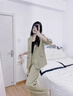 薩拉維夫 SLLAVIF綠色西裝套裝女秋氣質(zhì)設(shè)計(jì)感顯瘦闊腿褲休閑西服鹽系輕熟兩件套裝 綠色套裝  S 105斤內(nèi) 曬單實(shí)拍圖