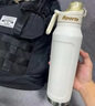 恩爾美（nRMEi）保溫保冷杯兩用大容量男士316L不銹鋼夏季戶(hù)外運動(dòng)健身騎行水杯壺 【一鍵彈蓋+抗菌316】白色700ml 曬單實(shí)拍圖