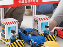 卡威（KIV）高速公路收費站玩具男孩停車(chē)場(chǎng)模型道路欄桿交通道閘桿抬桿玩具車(chē) 收費站+甲殼蟲(chóng)+3人偶 曬單實(shí)拍圖