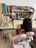 博登耐爾（Bodengnaier）兒童學(xué)習桌小學(xué)生實(shí)木書(shū)桌寫(xiě)字桌可升降家用課桌椅套裝 1.2M楹木桌【大象腿】+追背粉椅 曬單實(shí)拍圖