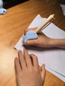 木允瑤德國握筆器器小學(xué)生兒童初中生初學(xué)者幼兒園一年級寫(xiě)字鉛筆正姿筆套防勾腕內勾控筆神器練字專(zhuān)用糾 2只裝【藍+藍】防抱拳精準控筆 曬單實(shí)拍圖