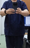誠(chéng)墨（CHENGMO）洗手衣長(zhǎng)袖純棉套裝牙科口腔男士刷手服美容院醫(yī)生工作服護(hù)士工裝 藏藍(lán)色加邊滌棉套裝-短袖-男款 XL 曬單實(shí)拍圖